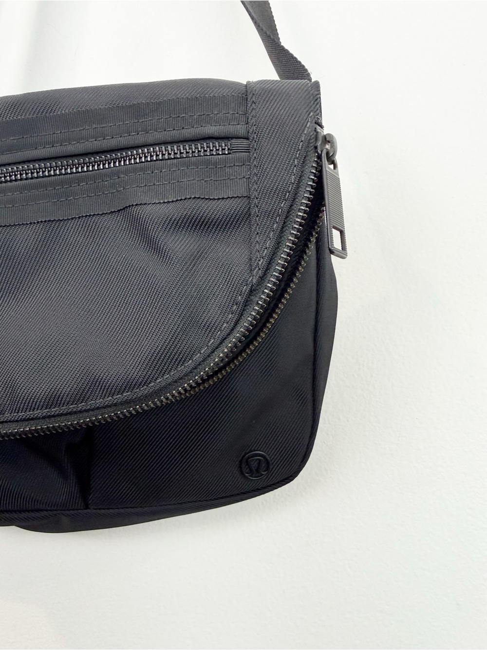 Lululemon Festival Bag II Black - Picture 3 of 6